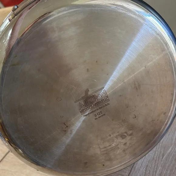 All Clad D5 Stainless Steel Saucepan with Lid 3 quart - Picture 7 of 15